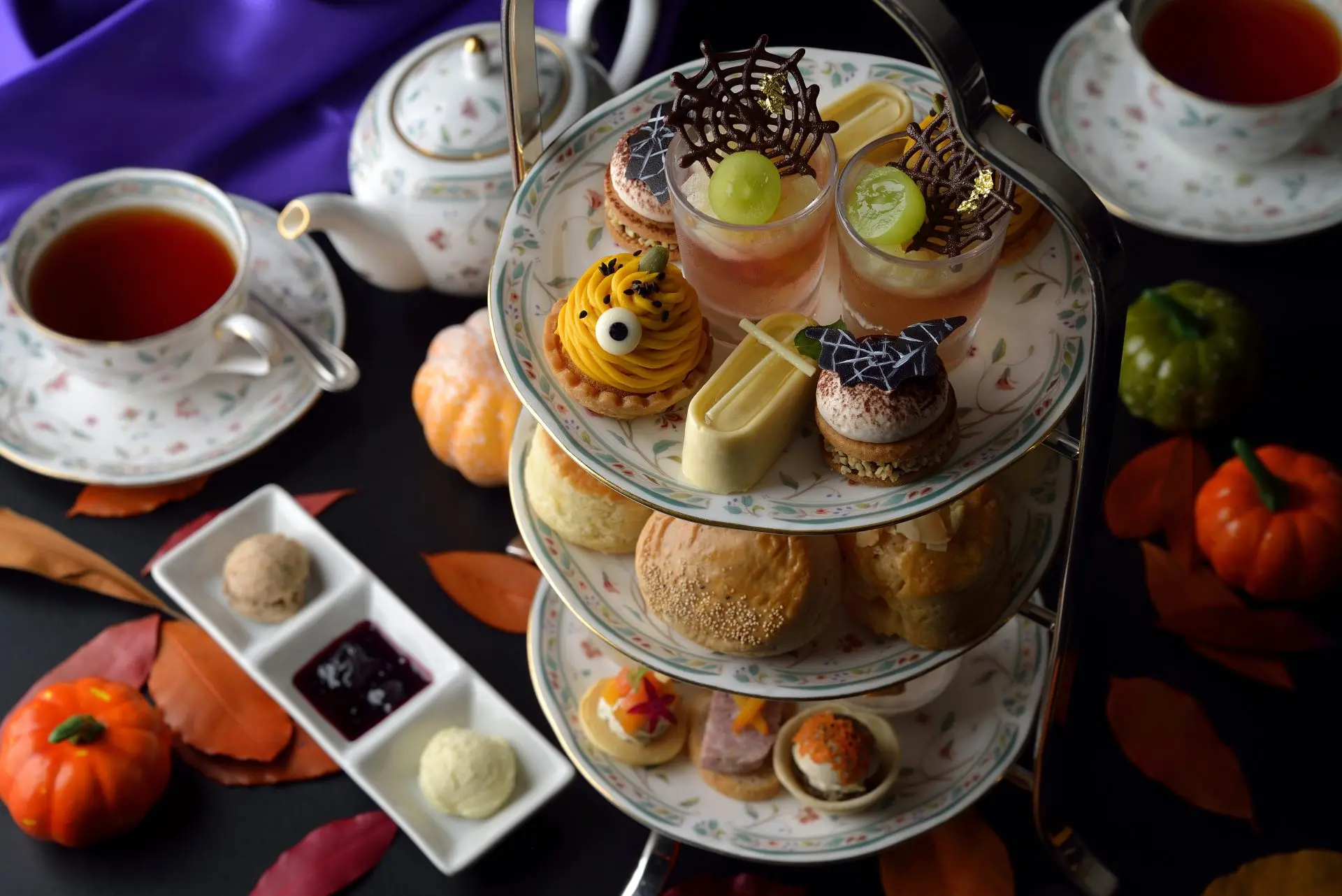 Afternoon Tea umao 2点セット 梅田阪神限定！あまおう苺を楽しむアフタヌーンティーセットが
